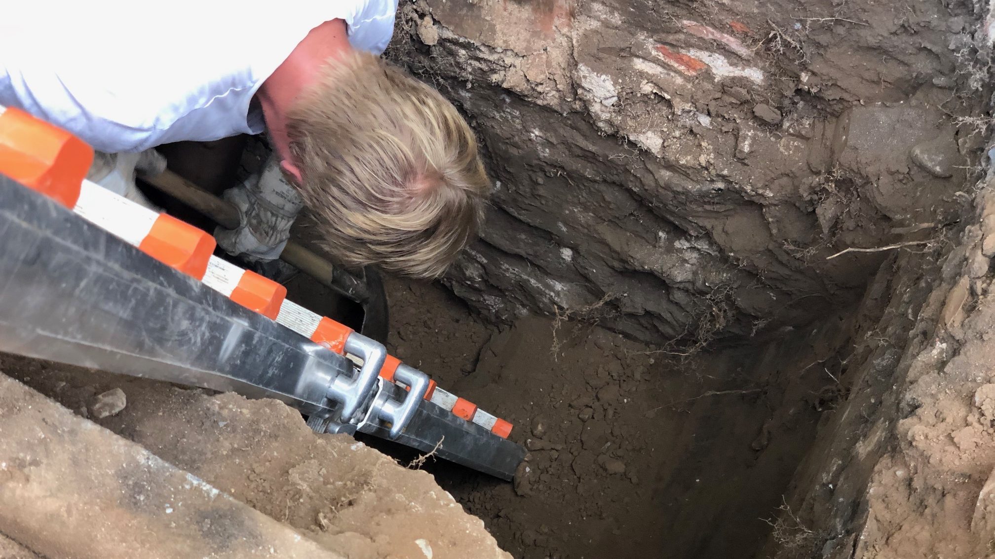 Fundament liegt tiefer als vermutet – die historische Klostermauer am Campus Kartause